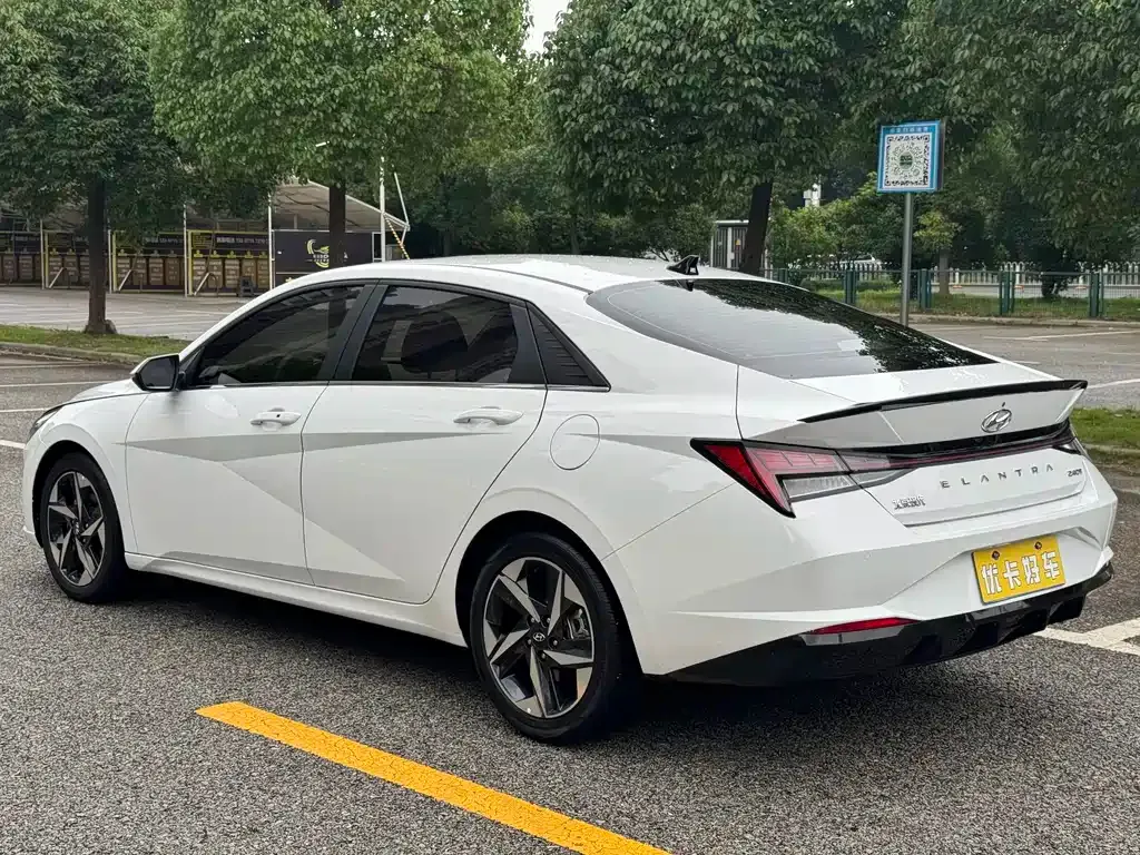 Hyundai Elantra — фото 6