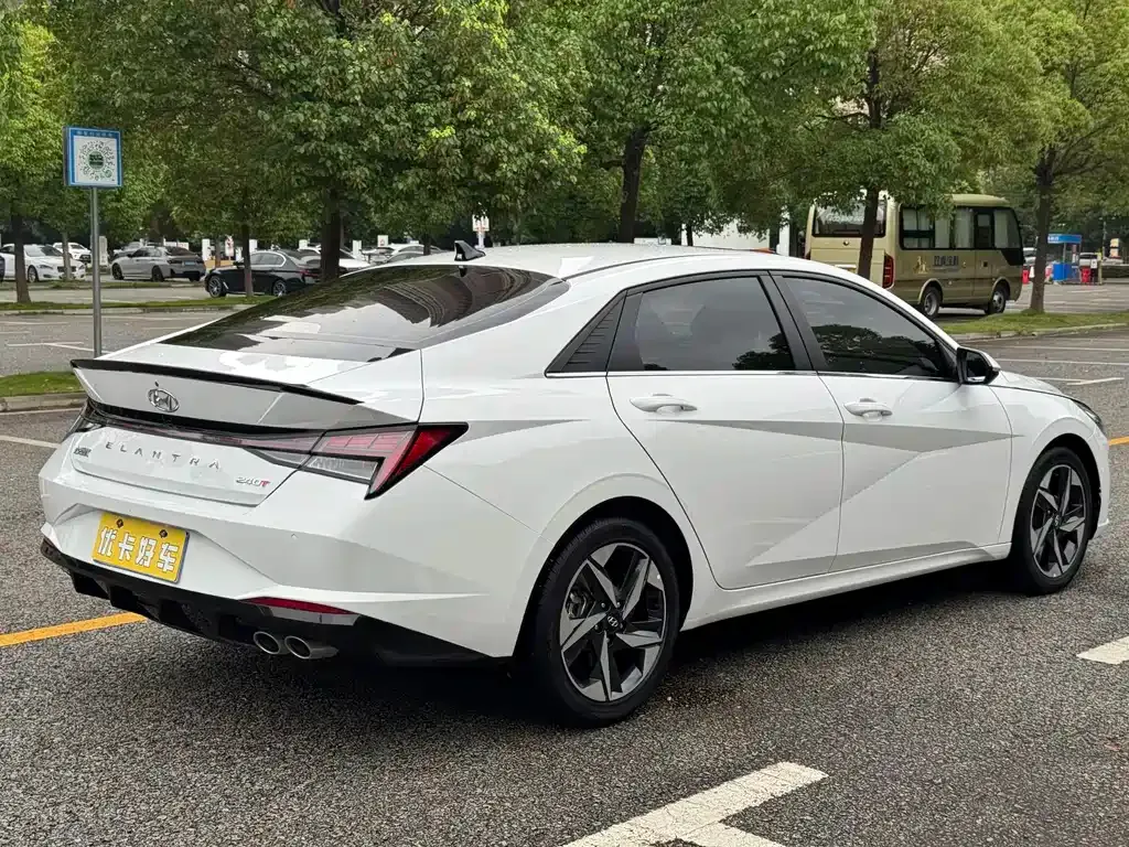 Hyundai Elantra — фото 8