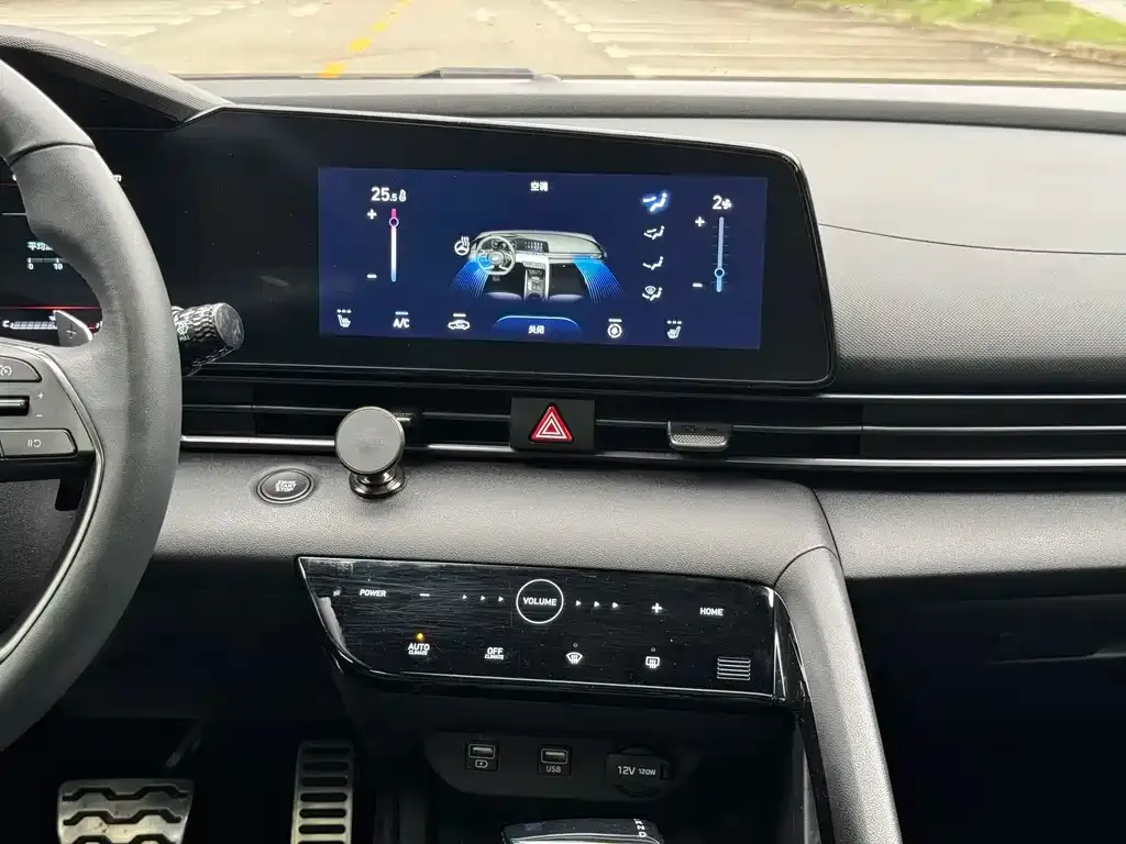 Hyundai Elantra — фото 3