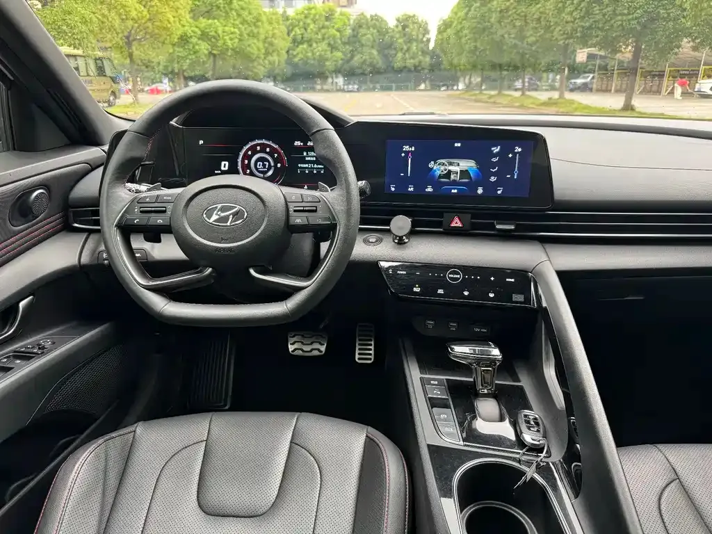 Hyundai Elantra — фото 4