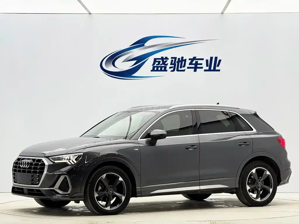 Audi Q3 — фото 1