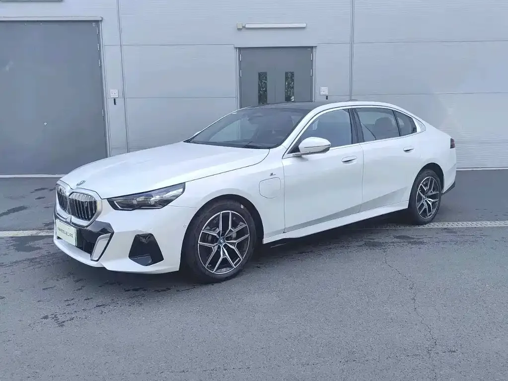 BMW i5 — фото 1