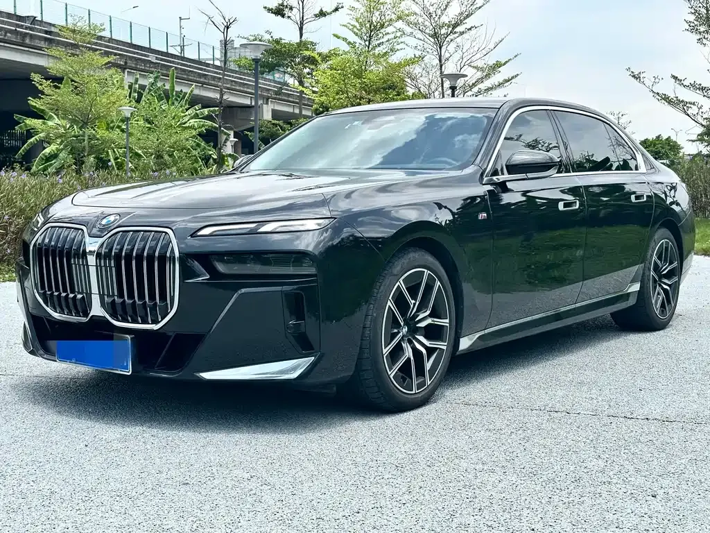 BMW 7 Series — фото 1