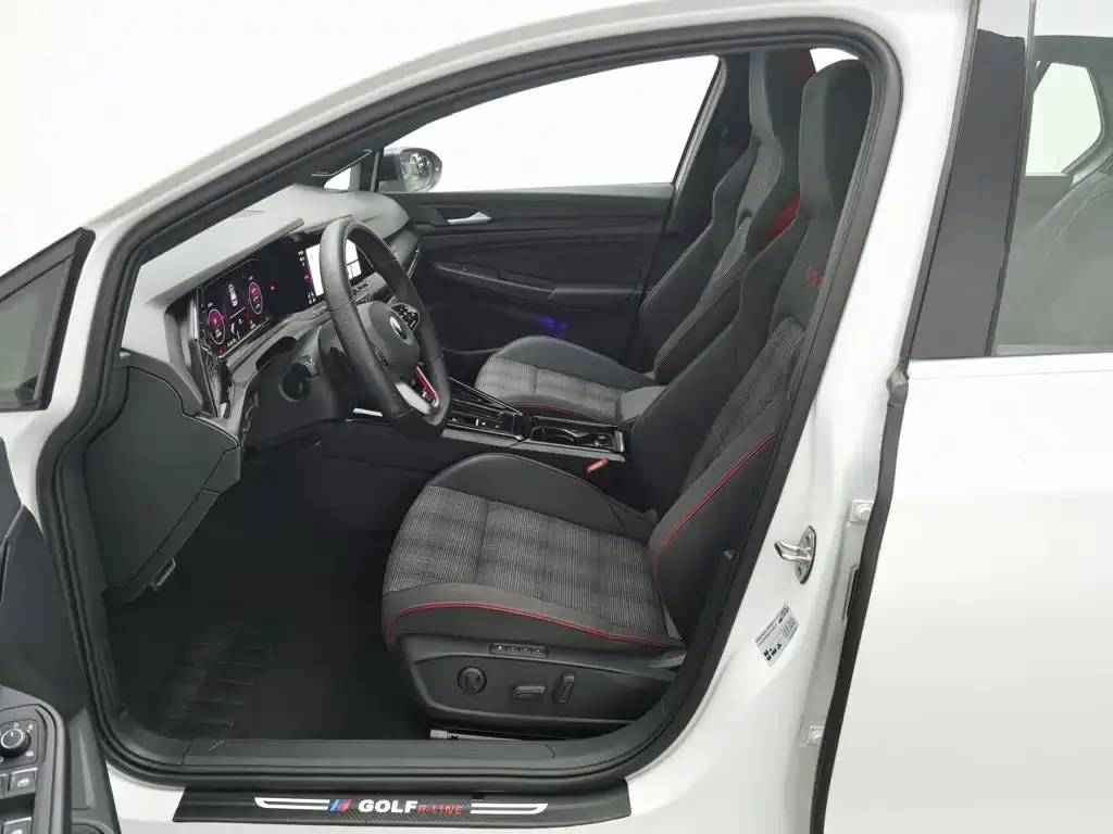 Volkswagen Golf GTI — фото 10