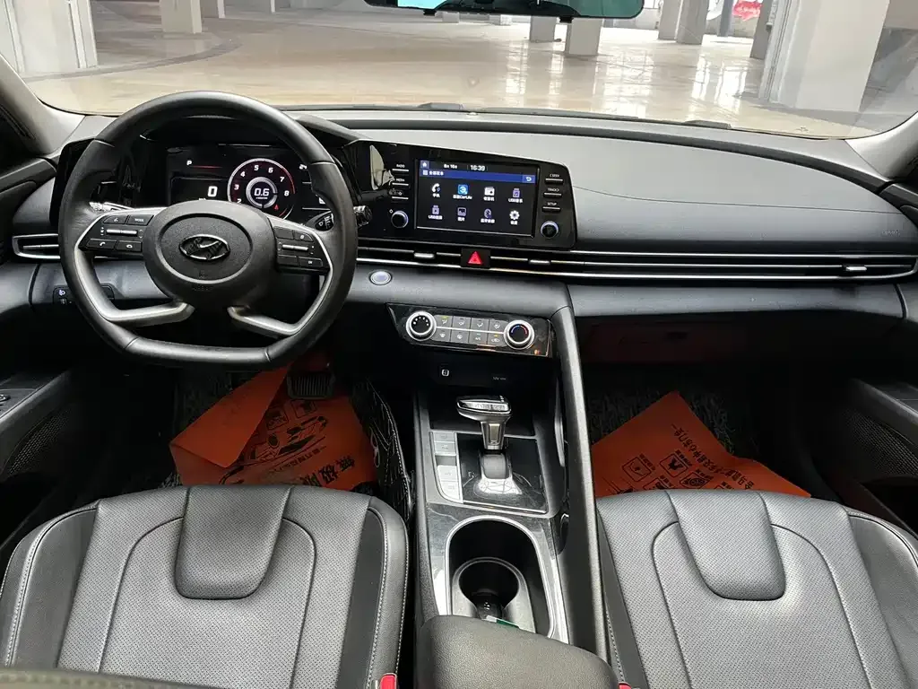 Hyundai Elantra — фото 4