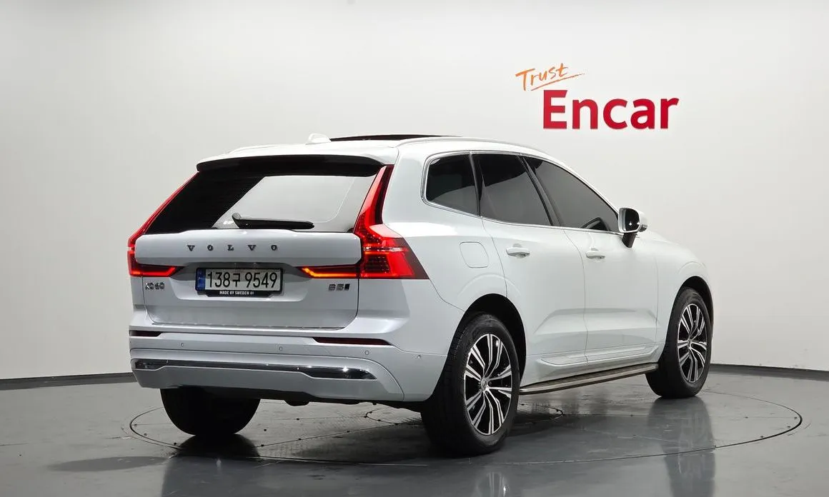 Volvo XC60 — фото 10