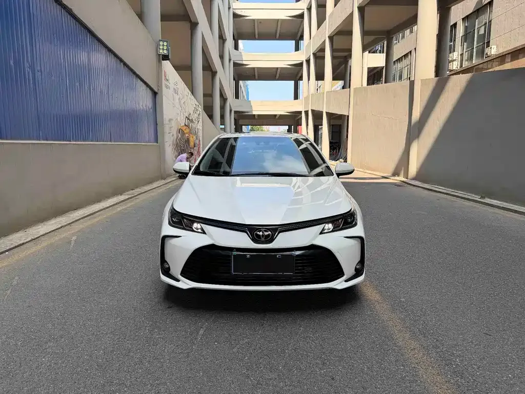 Toyota Corolla — фото 7
