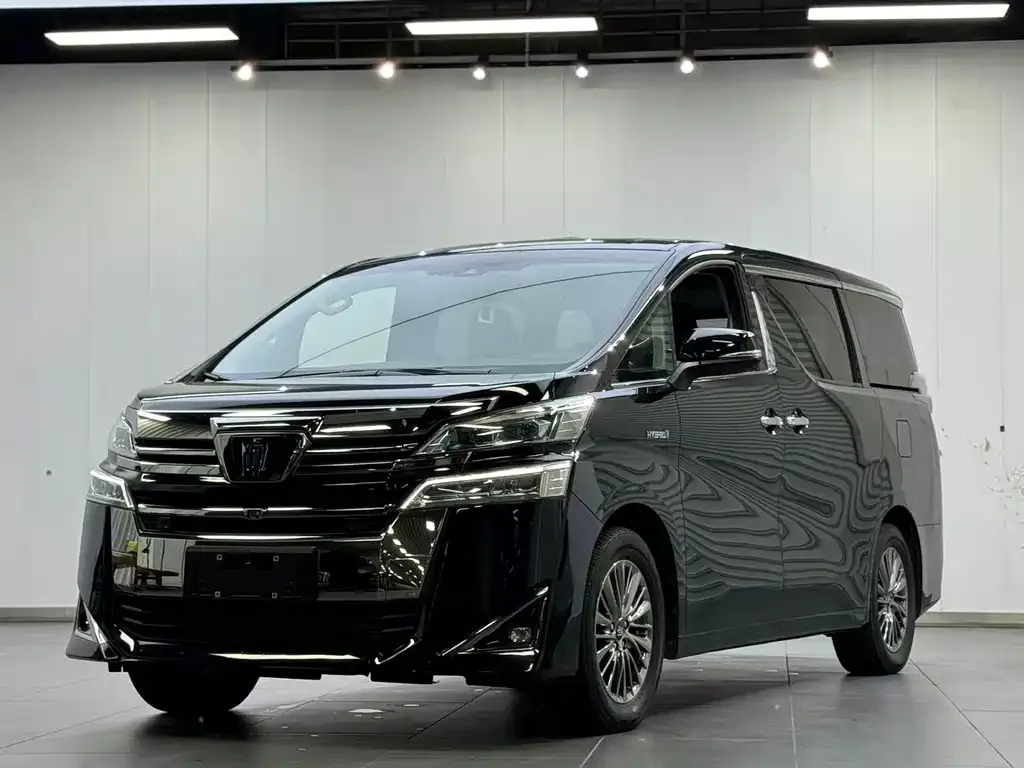 Toyota Vellfire — фото 1