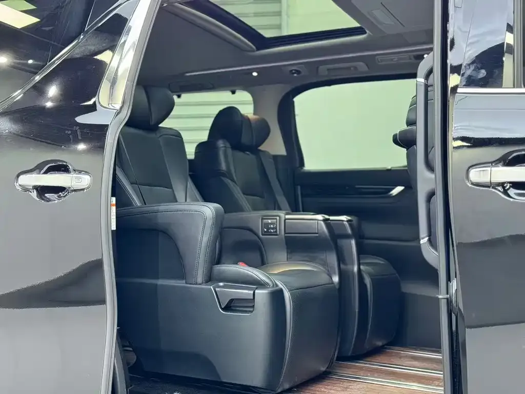 Toyota Vellfire — фото 7