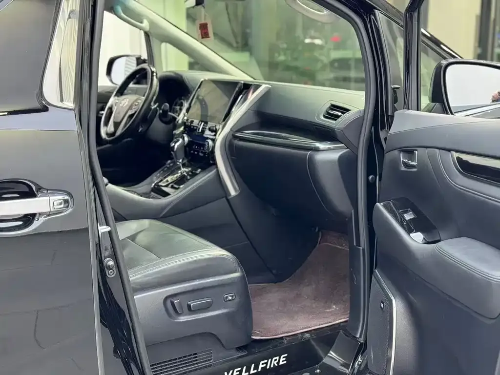 Toyota Vellfire — фото 8