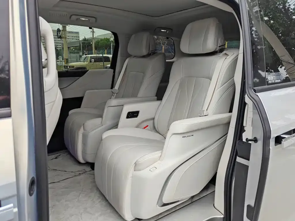 Buick GL8 Hybrid — фото 9