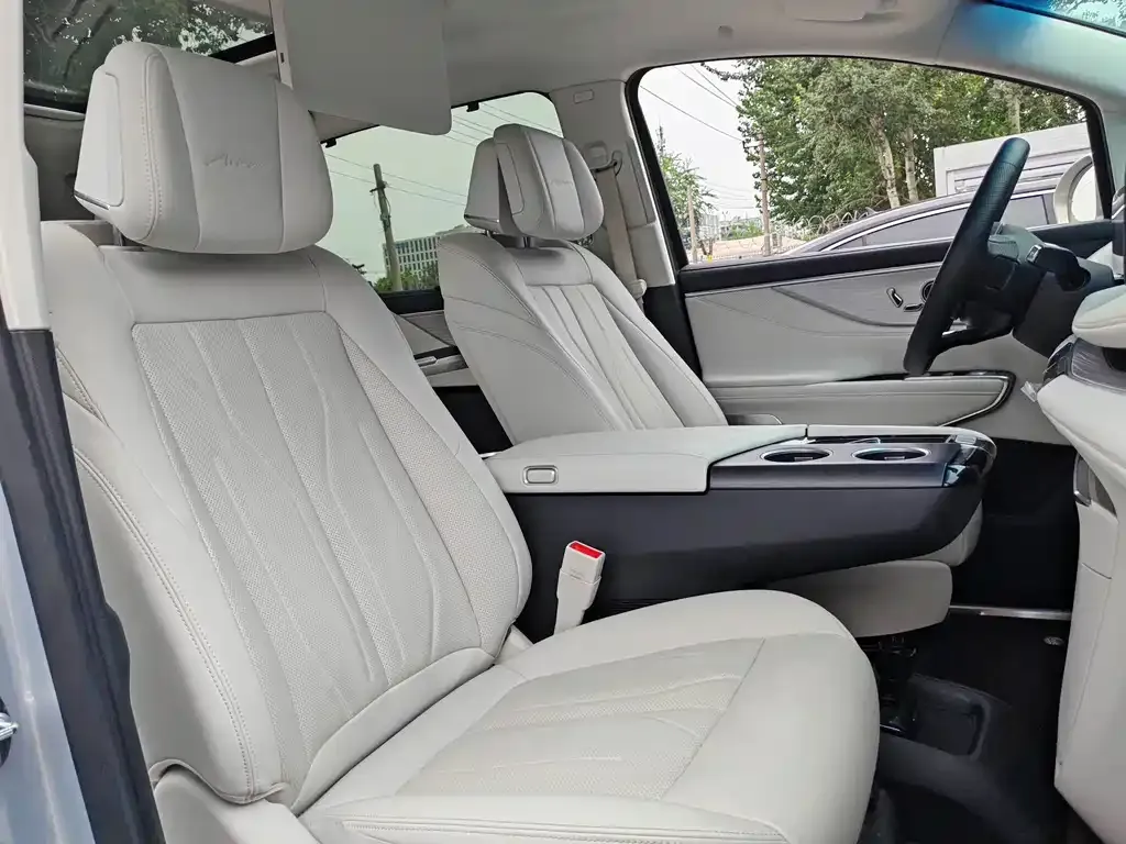 Buick GL8 Hybrid — фото 3