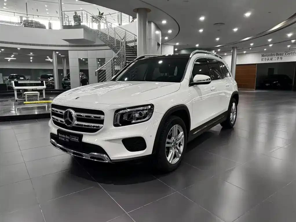 Mercedes-Benz GLB — фото 1