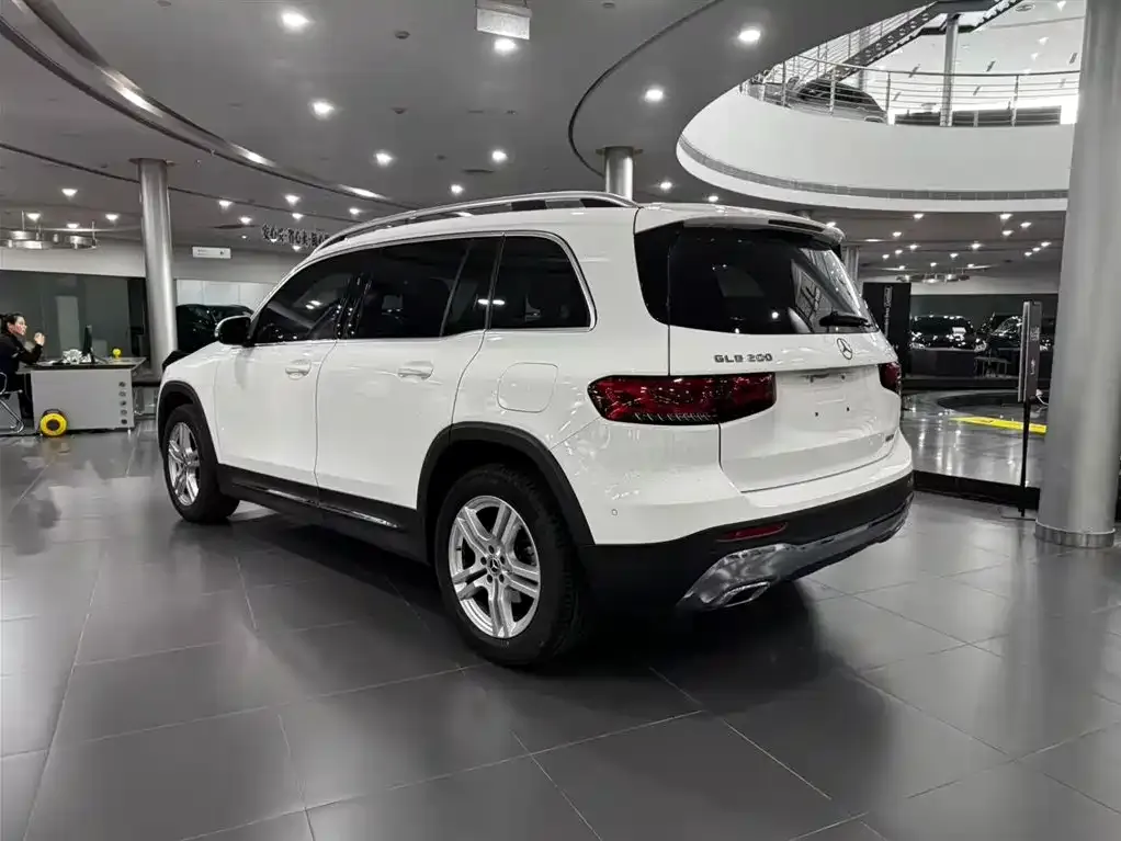 Mercedes-Benz GLB — фото 10