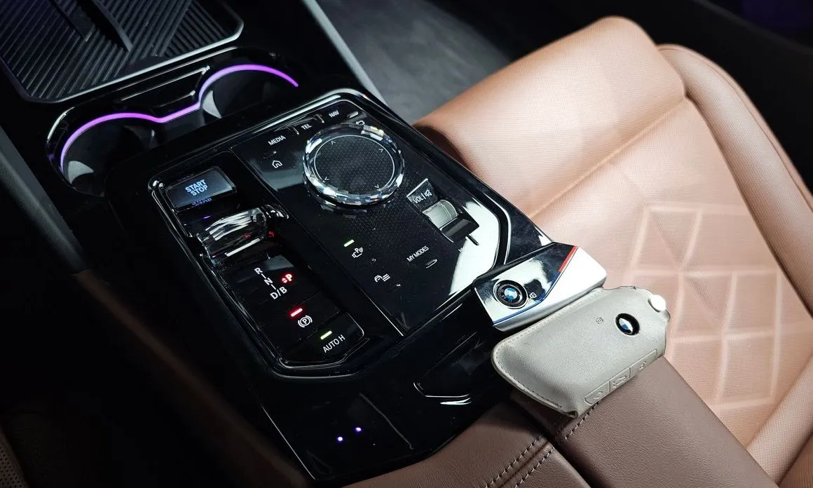 BMW i5 — фото 10