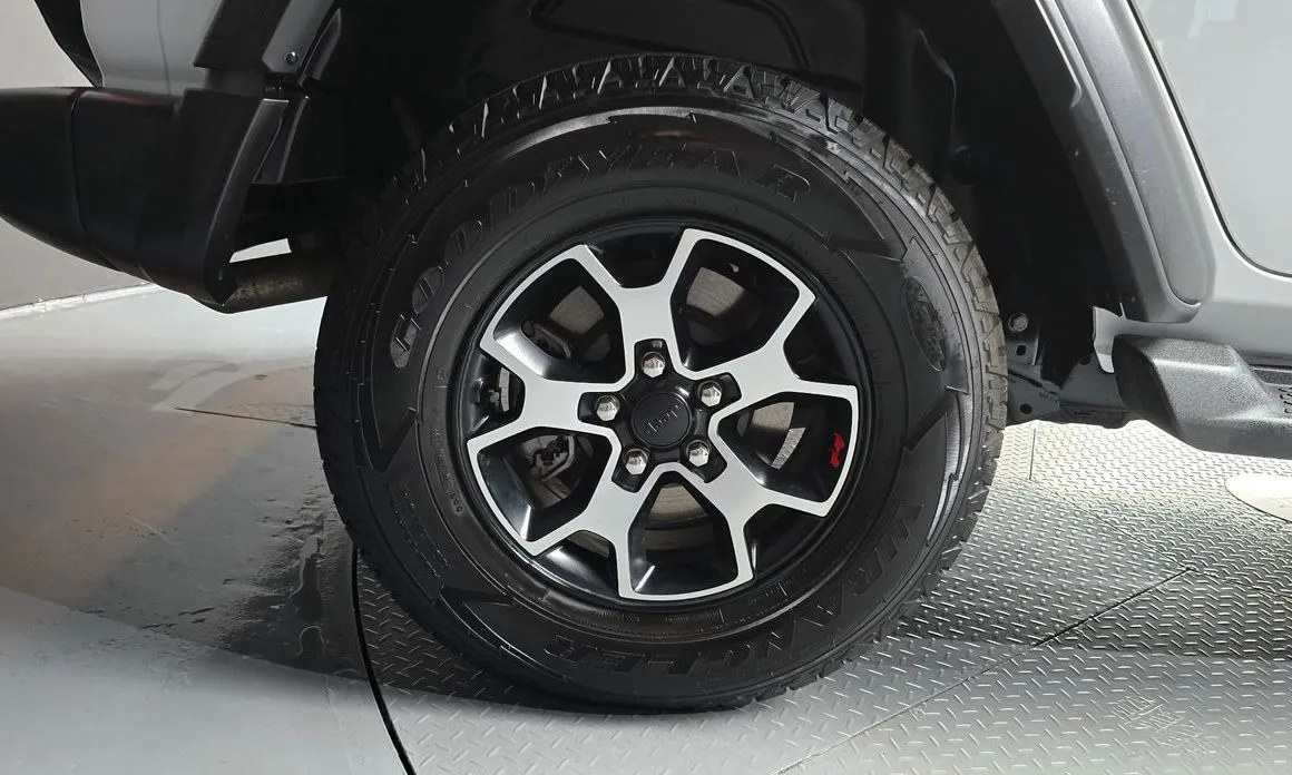 Jeep Wrangler — фото 10