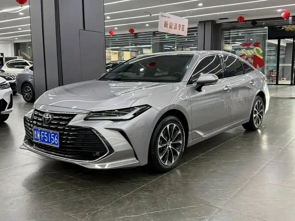 Toyota Avalon — фото 1