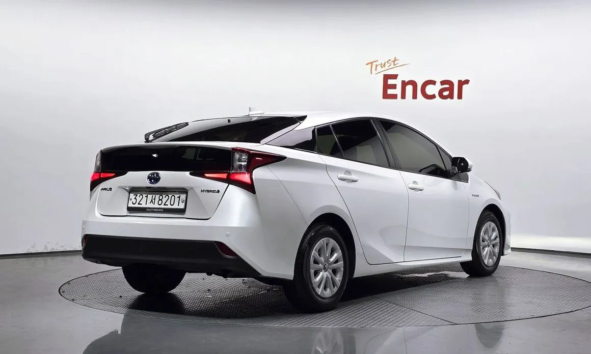 Toyota Prius — фото 5