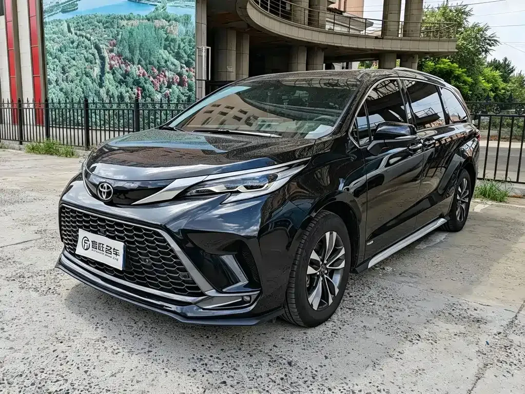 Toyota Granvia — фото 1