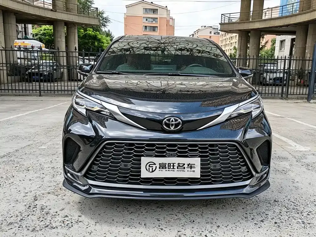 Toyota Granvia — фото 10