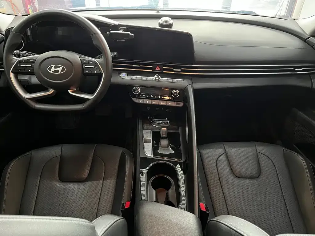 Hyundai Elantra — фото 8