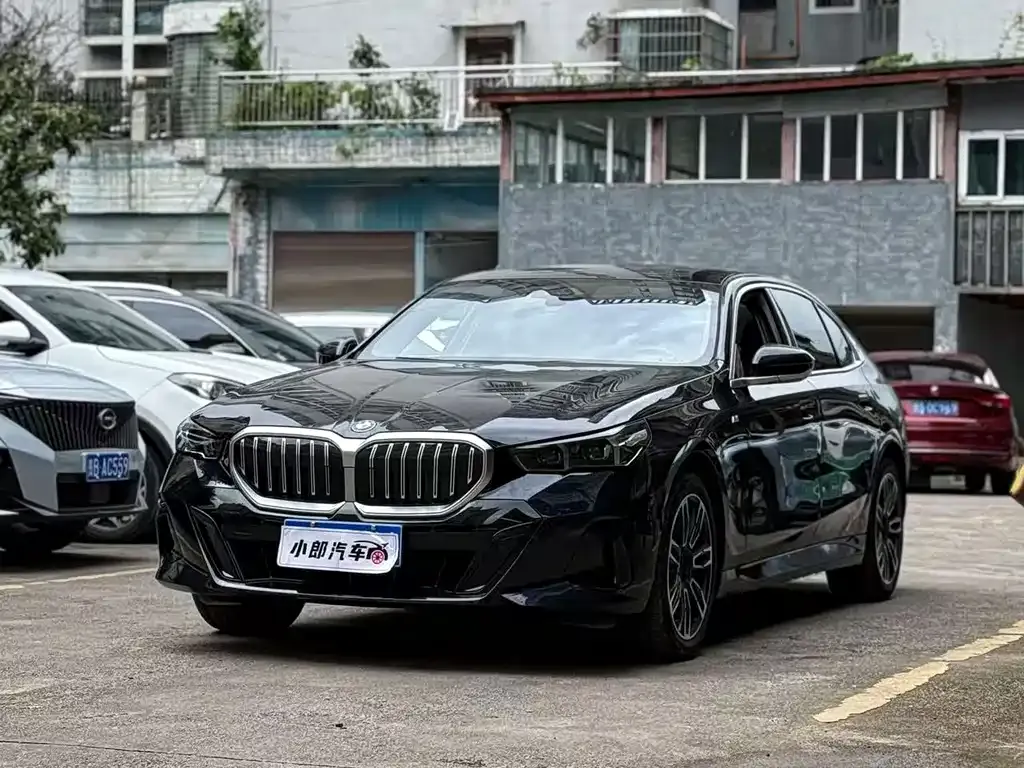 BMW 5 Series — фото 1