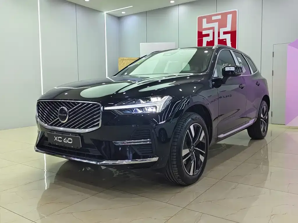 Volvo XC60 — фото 1