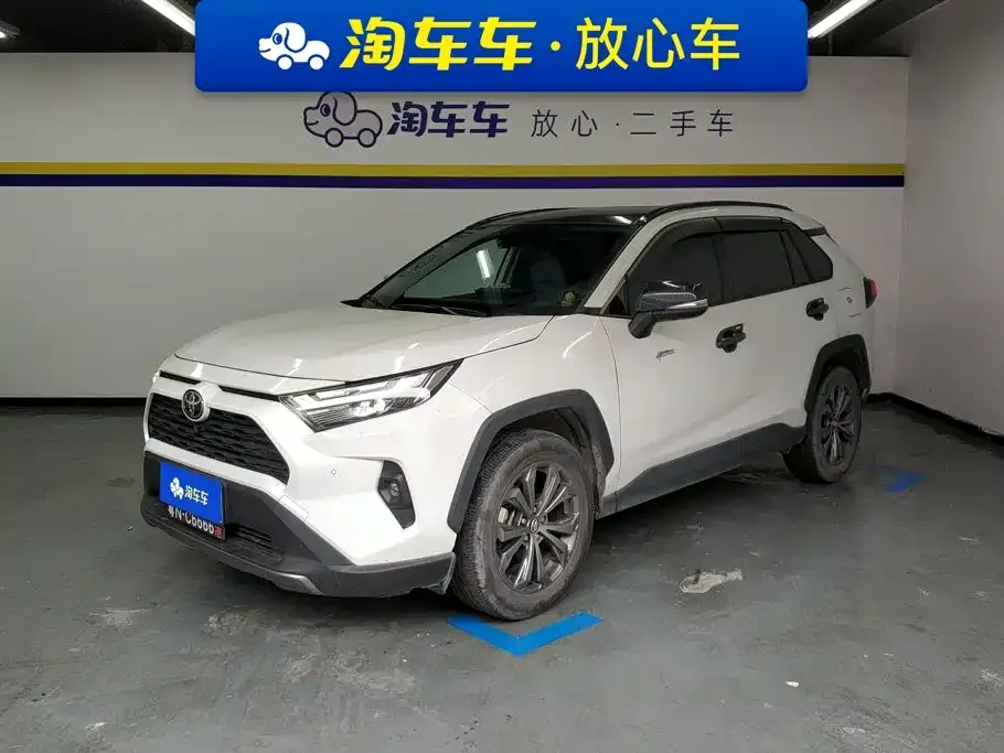 Toyota RAV4 — фото 1