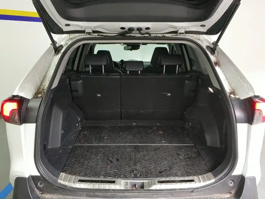 Toyota RAV4 — фото 10