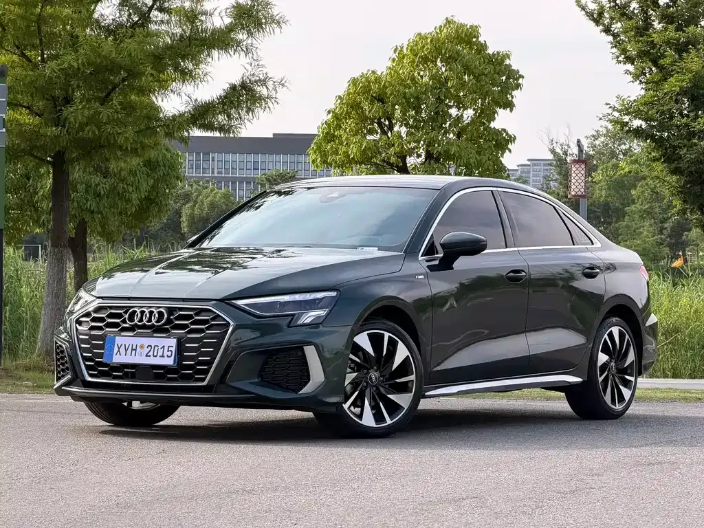 Audi A3 — фото 1