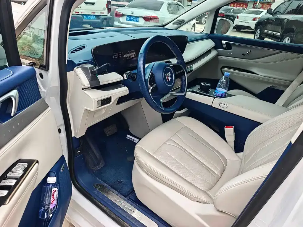 Buick GL8 Hybrid — фото 6
