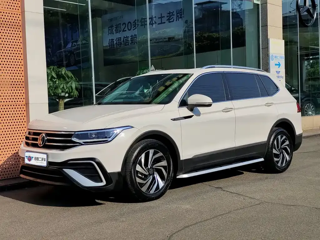 Volkswagen Tiguan L — фото 1