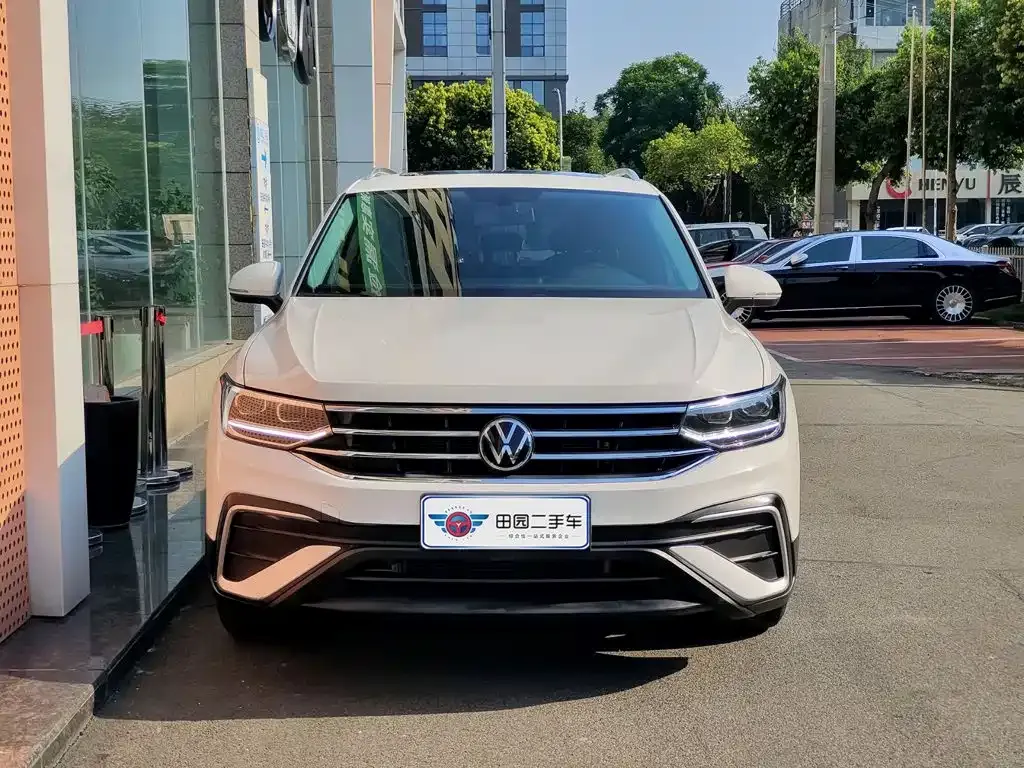 Volkswagen Tiguan L — фото 9