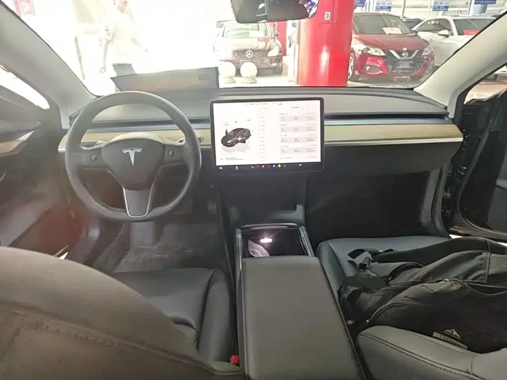 Tesla Model 3 — фото 3