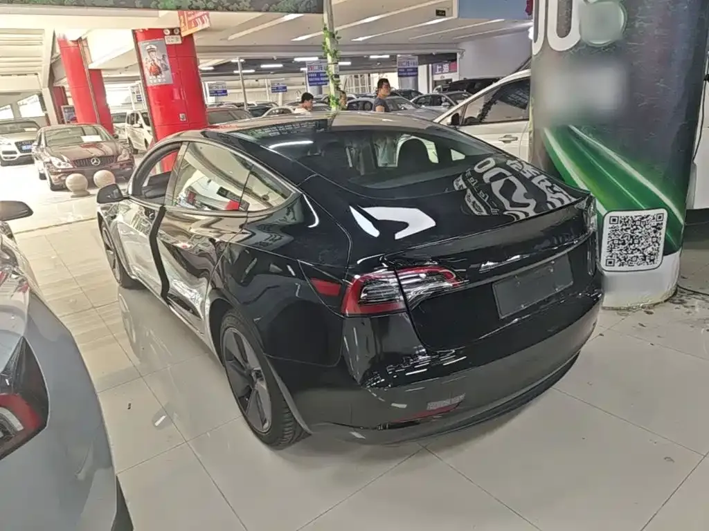 Tesla Model 3 — фото 5
