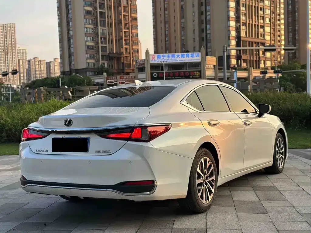 Lexus ES — фото 4