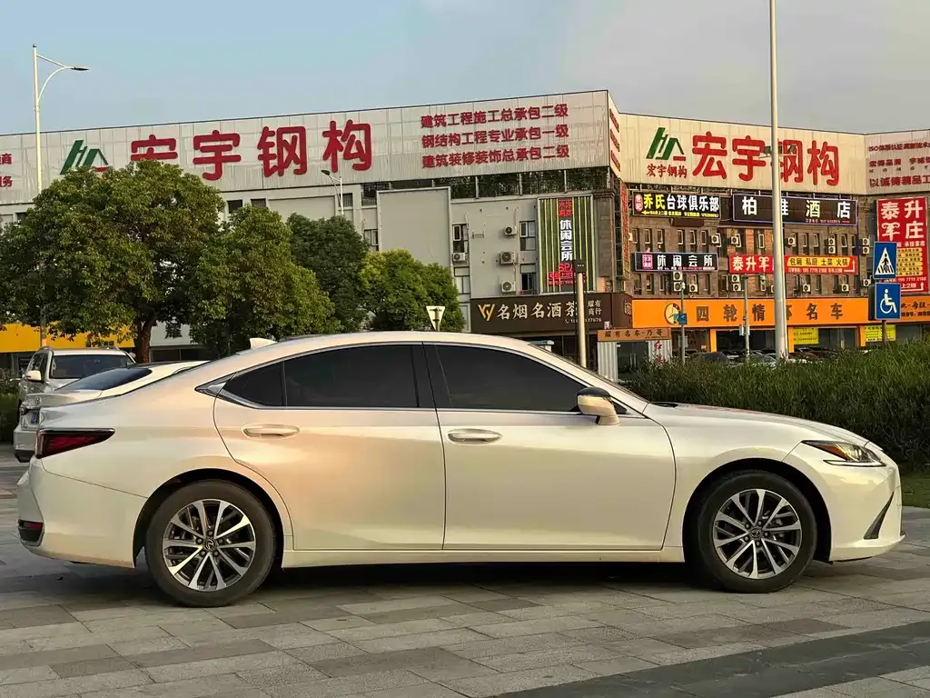 Lexus ES — фото 10