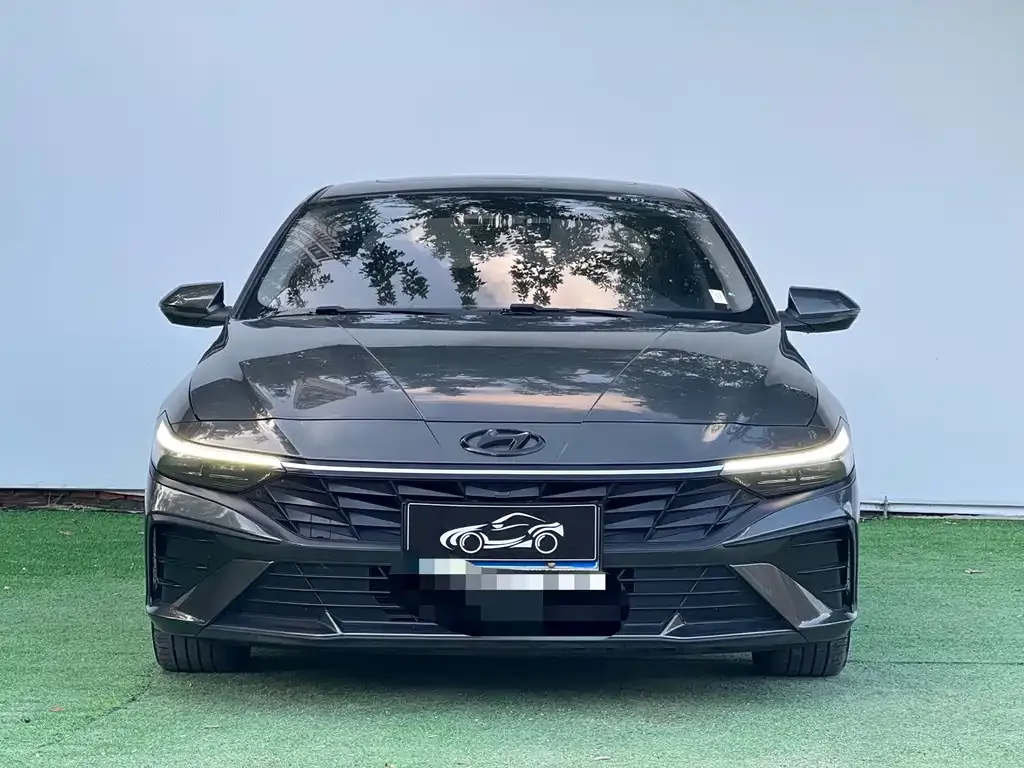 Hyundai Elantra — фото 3