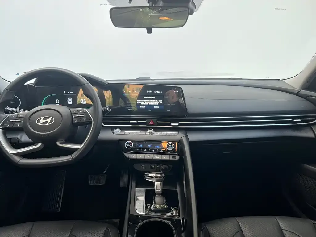 Hyundai Elantra — фото 7