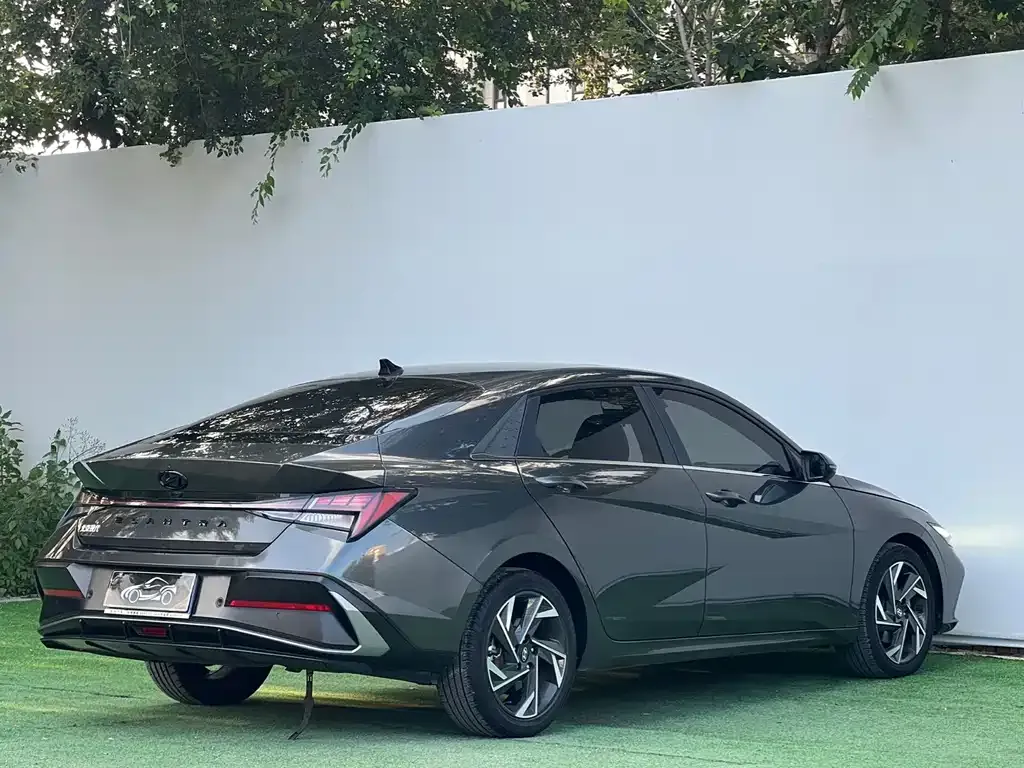 Hyundai Elantra — фото 8