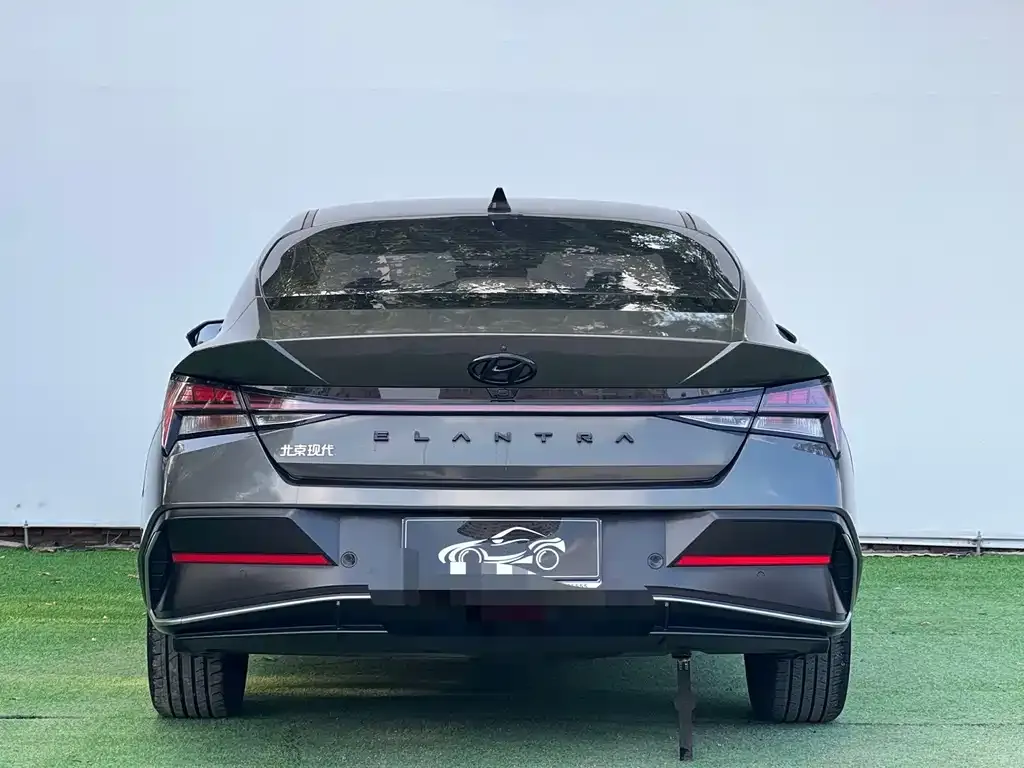 Hyundai Elantra — фото 9