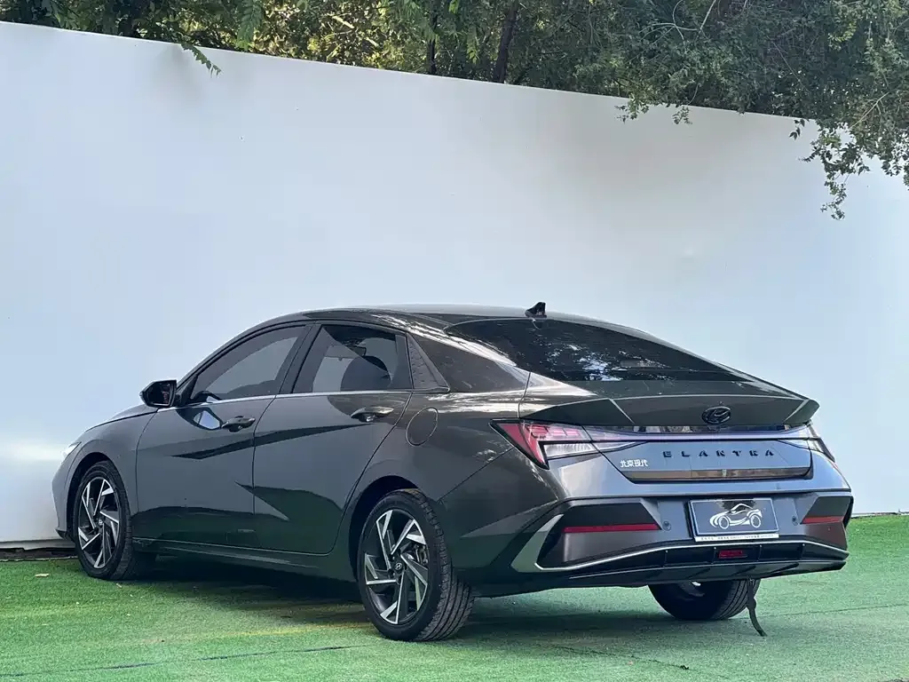 Hyundai Elantra — фото 6