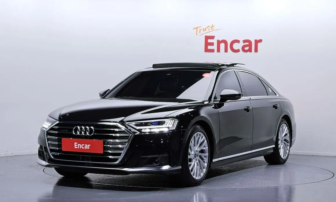 Audi A8 — фото 1