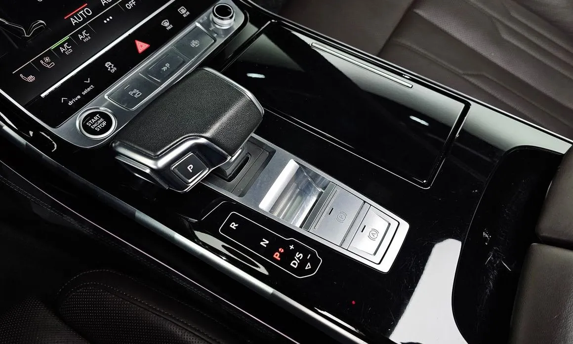 Audi A8 — фото 8
