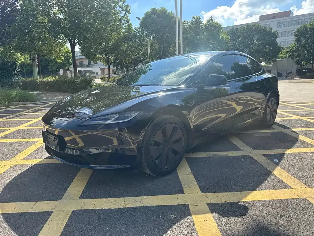 Tesla Model 3 — фото 1