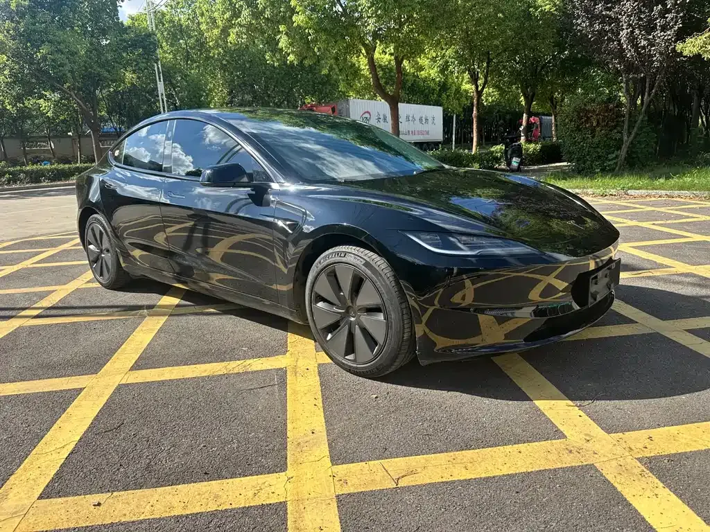 Tesla Model 3 — фото 8