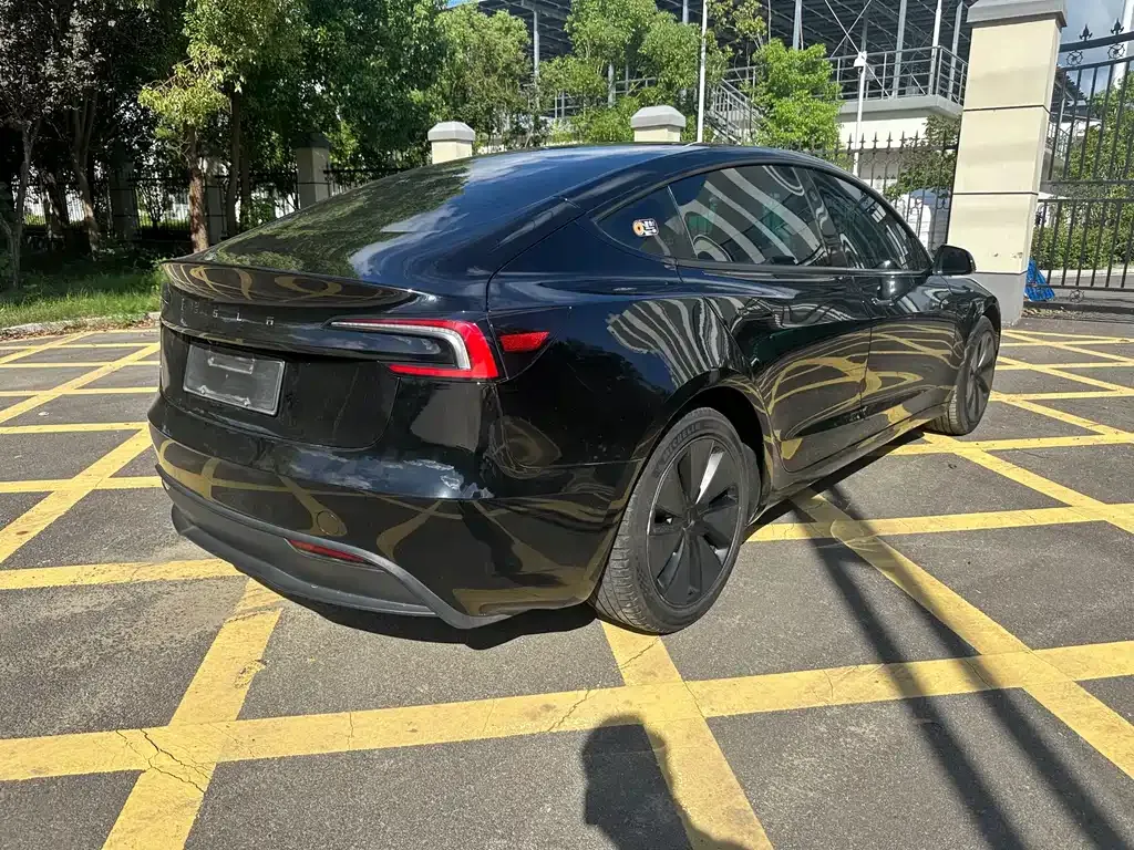 Tesla Model 3 — фото 6