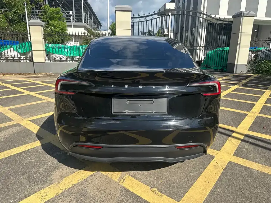 Tesla Model 3 — фото 4