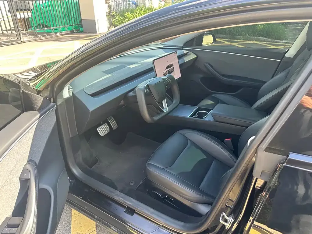 Tesla Model 3 — фото 3