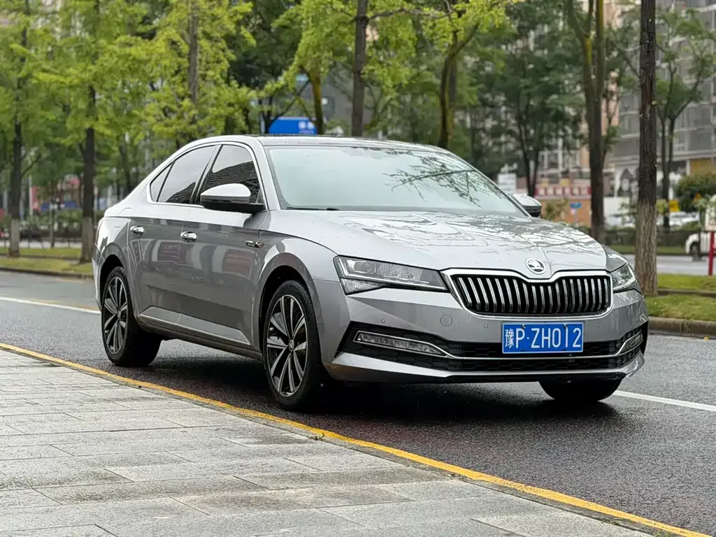 Skoda Superb — фото 8